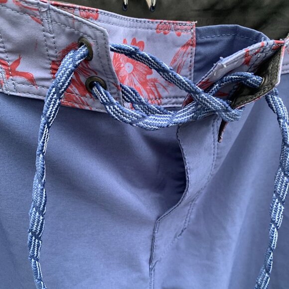 Patagonia Hydropeak Scallop Boardshorts - Men's size 29 - Picture 3 of 8